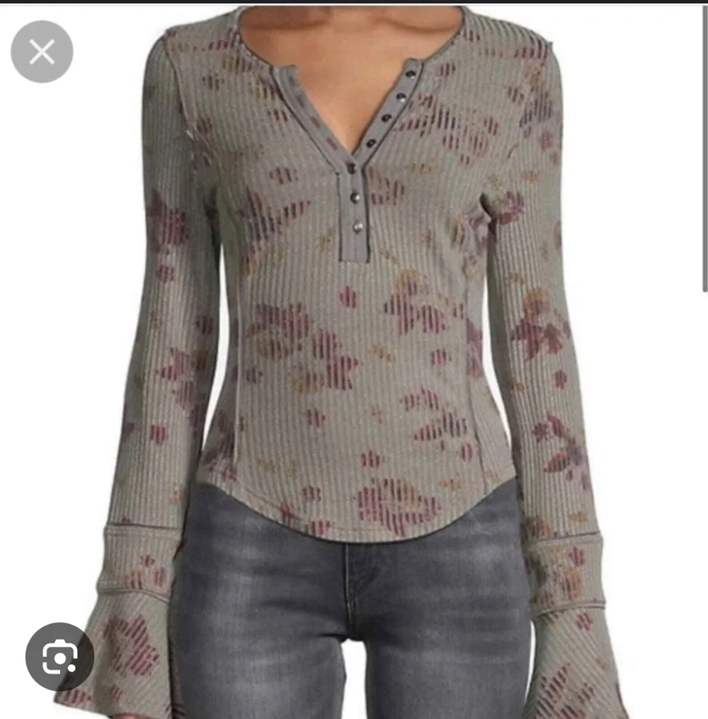 Free People Layer Me Henley Ruffle Cuff Top sz S Purple Gray Cozy Layers Boho